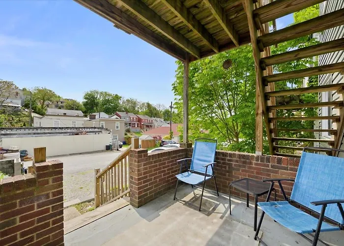 Apartment Great Two Bedroom W Off Street Parking To Explore The Close To Downtown Airport Ballparks