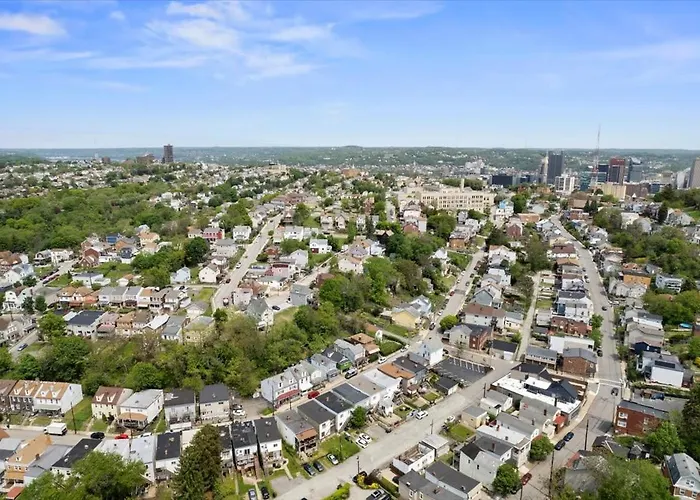 Great Two Bedroom W Off Street Parking To Explore The Close To Downtown Airport Ballparks