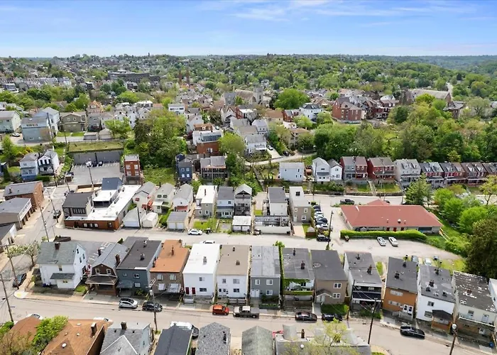 Apartment Great Two Bedroom W Off Street Parking To Explore The Close To Downtown Airport Ballparks