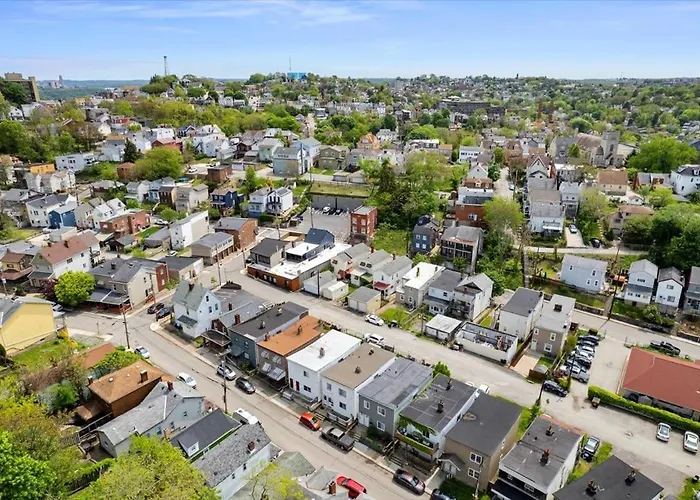 Apartment Great Two Bedroom W Off Street Parking To Explore The Close To Downtown Airport Ballparks