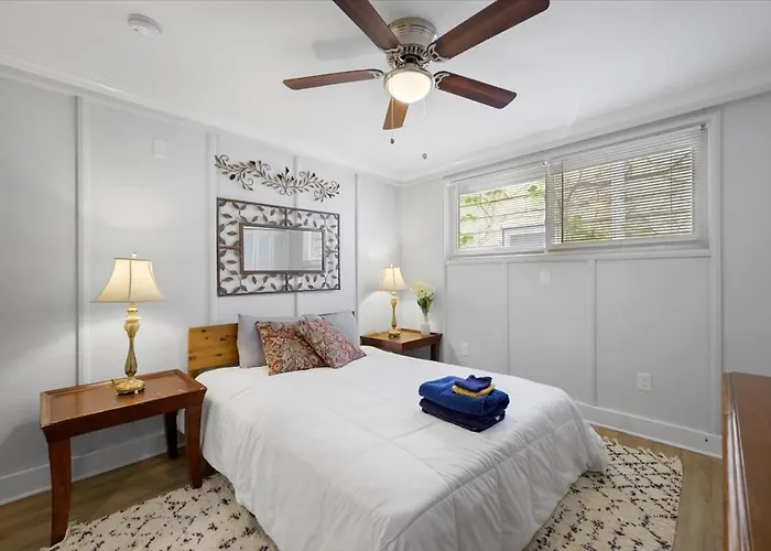 Apartment Great Two Bedroom W Off Street Parking To Explore The Close To Downtown Airport Ballparks