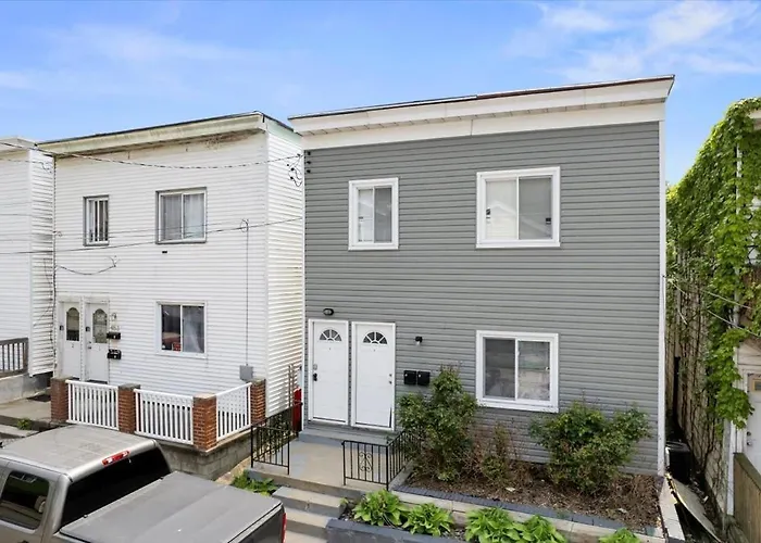 Apartment Great Two Bedroom W Off Street Parking To Explore The Close To Downtown Airport Ballparks Pittsburgh